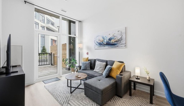 Stylish 2BR in Station Park. Private Patio. Spa, Gym and Bowling