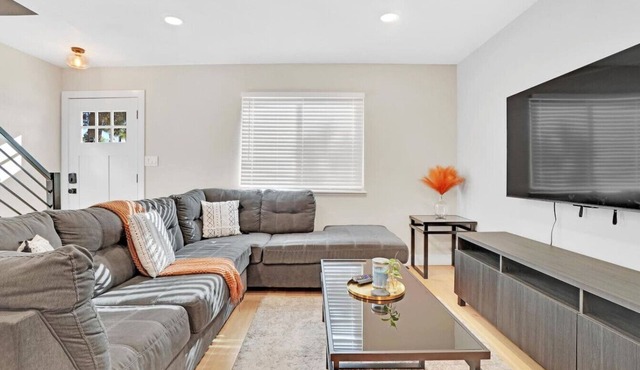 Stylish Arvada Duplex | 10 Min to Olde Town & Denver