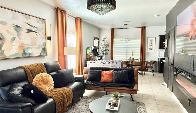 Stylish home II > Entertainment District> AT&T stadium, Six Flags & UTA