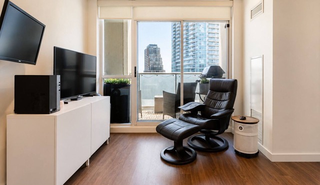 Stylish King West Condo Near MAJOR INTERNATIONAL SPORTING EVENT & BMO Field