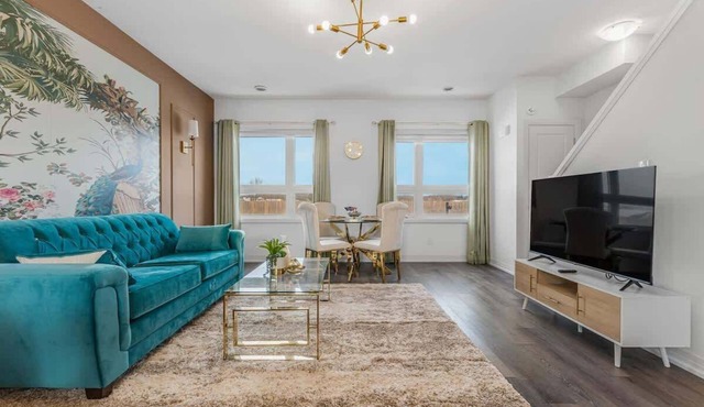 Stylish Penthouse | Rooftop & Parking Included