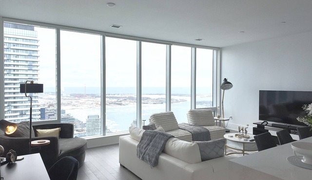 Stylish Penthouse Downtown Toronto! Brand New!