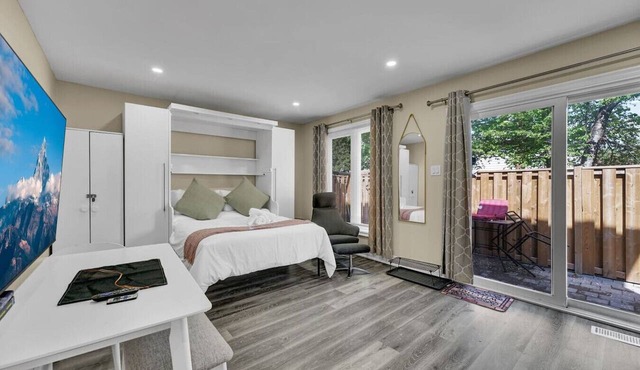 Stylish & Pvt. 1 BR & Bath Apt w/Free Parking