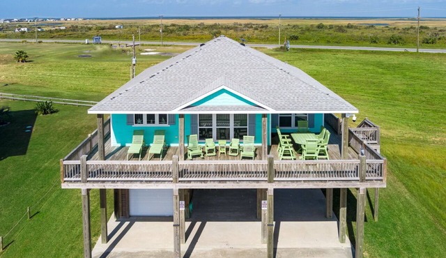 Sunkissed Castle - Beautiful 4 bedroom home 1000 ft from the beach!