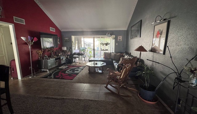 Sunny and Chill Private Room Centrally Located in DFW- Perfect for World Cup