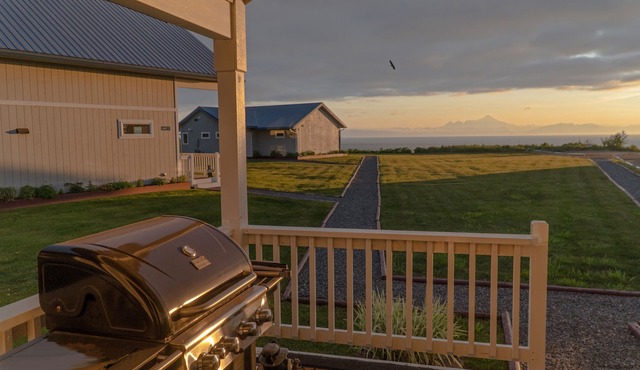Sunset Bluff a lovely retreat overlooking Cook Inlet