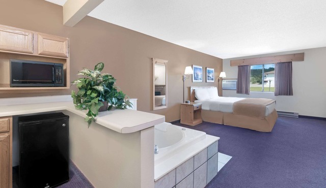 Super 8 by Wyndham Chamberlain SD