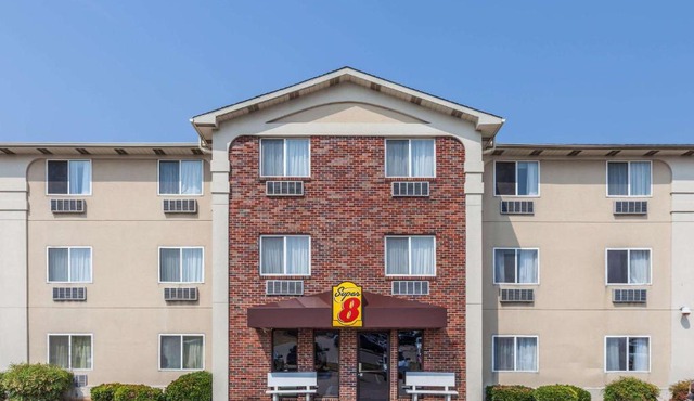 Super 8 by Wyndham Irving DFW Airport/South