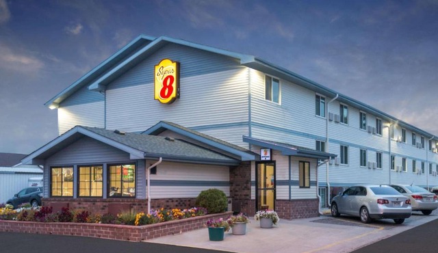 Super 8 by Wyndham Pierre SD