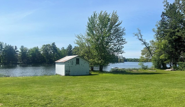 Sydenham Lake Cottage Rental