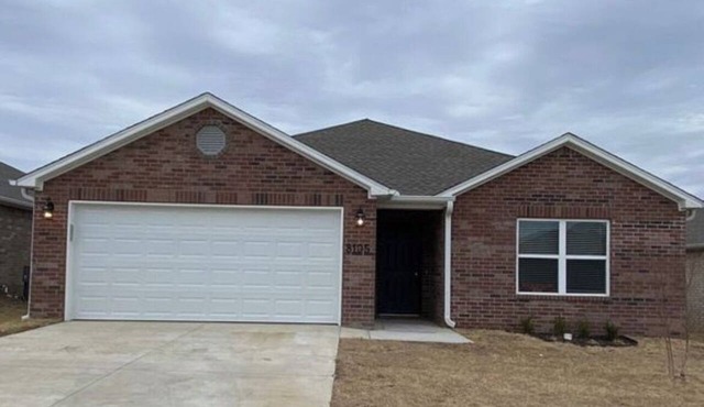 The Adeline/2 minutes from ARCOM/sleeps 10/Chaffee Crossing