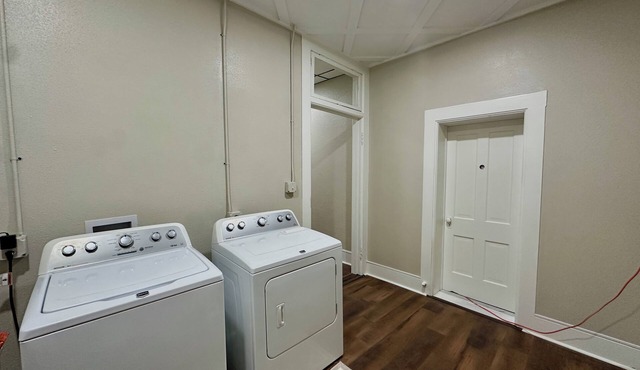 The Attic on Front - Apartment in small town Iowa