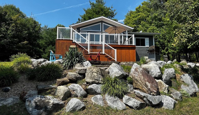 The Ball Cottage - Beautiful Lakefront Hideaway on Bull Lake!