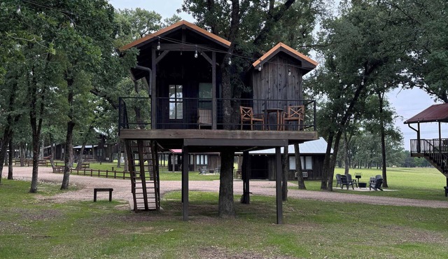 The Blue Jay Treehouse 15MIN to Magnolia & Baylor