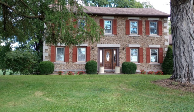 The Cobblestone Chateau & Gardens - beautiful country - In/gr swimming pool!nnn