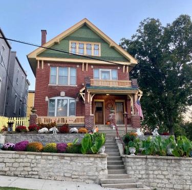 The Edmond an 1887 Arts & Crafts gem