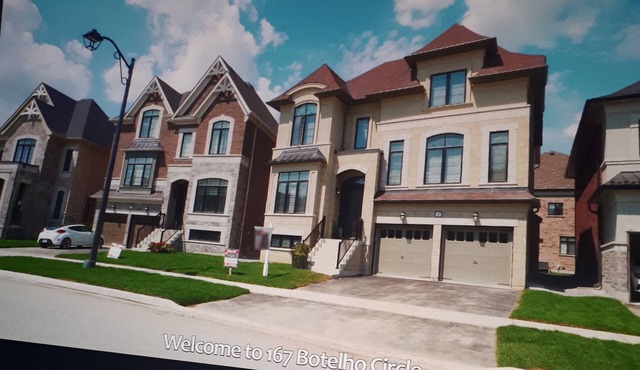 The Elegance Of The Home And Neighborhood. Close to Restaurants, Shops, Downtown