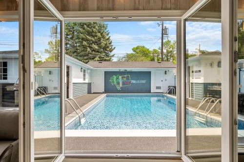 The Experience - Pool Hot Tub Theater Games Rm Pub