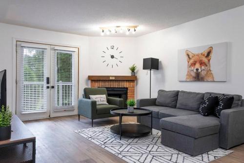 The Fox Den - Modern Condo Collingwood - Sleeps 5