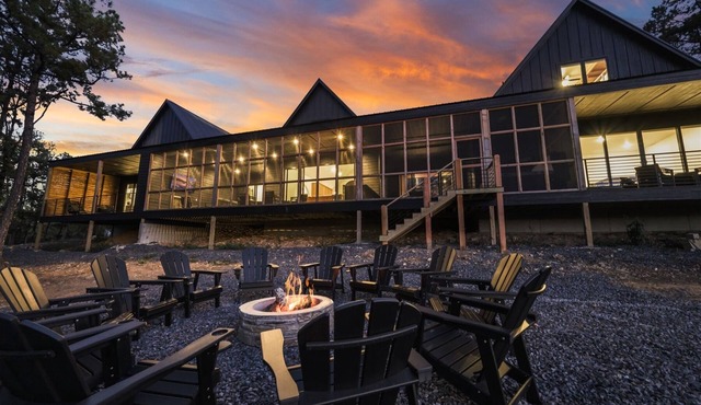 The George|Modern Luxury|Sleeps 22|Spectacular Views