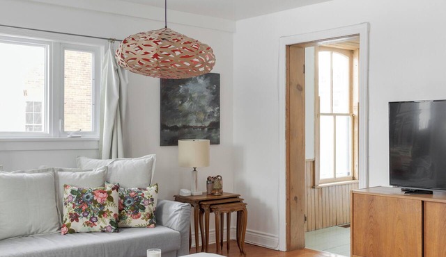 The Harrison | Loft | 1 Bedroom Steps to Picton