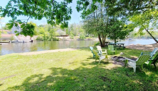 The Hideaway - 3-bedroom Waterfront Cottage