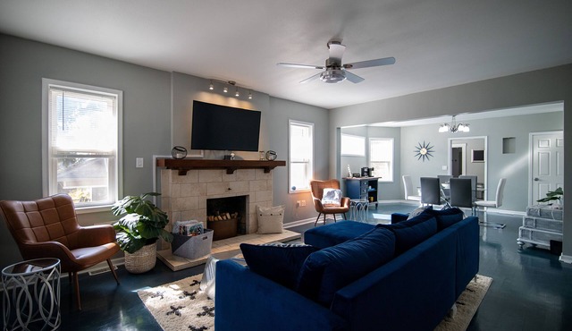 The Landing is a Cheerful 3 bedroom 2 bath home!