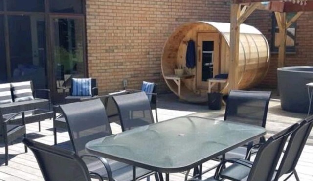 The Laughing Moose Lodge Too Hot tub Sauna Beautiful view