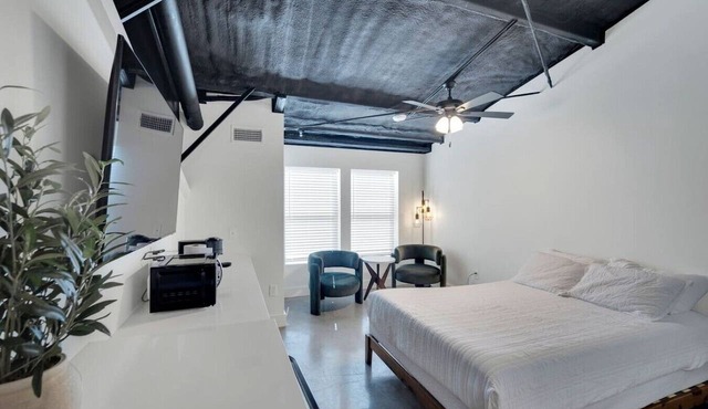 The Lawson District | Zinnia Suite