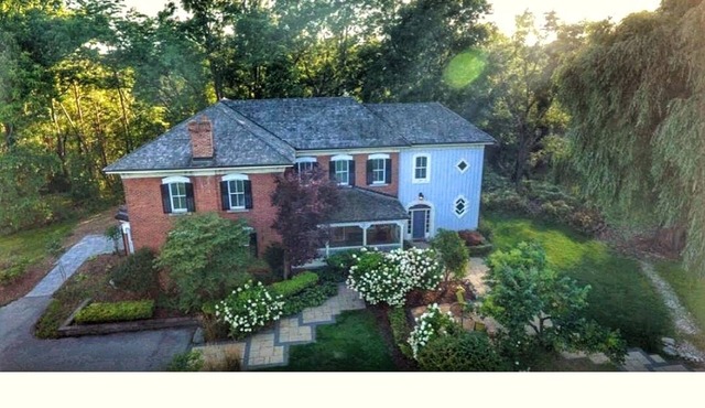 the Luxury Liard House, Historic 4bed country home