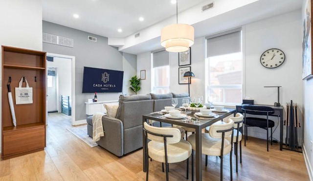 The McCaul Spacious DT Suite Walk to Kensington