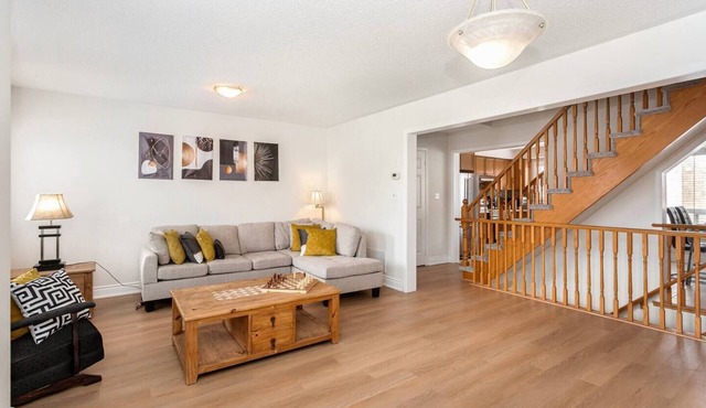 The Mt Pleasant Residence - Your Cozy Away-HOME - *Free Parkg*Workspace*GO-Stn