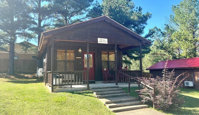 The Old Home Place in amazing Mountain View, close to the courthouse square