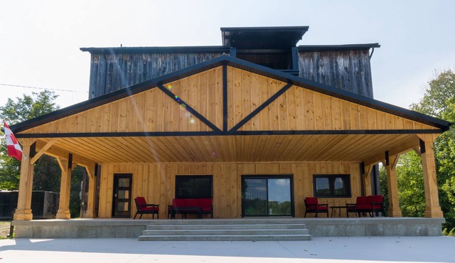 The Post and Beam Riverside Retreat, 10 Bedrooms, Sleeps 20