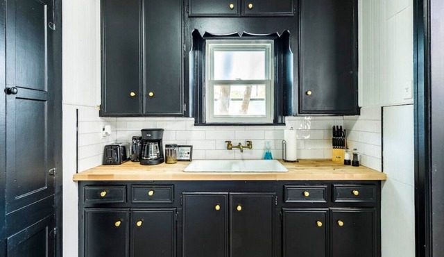 The Time Machine - 2BR/1BA - Pet Friendly