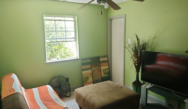 This stylish space has a hometown vibe w/inexpensive transport to downtown NOLA