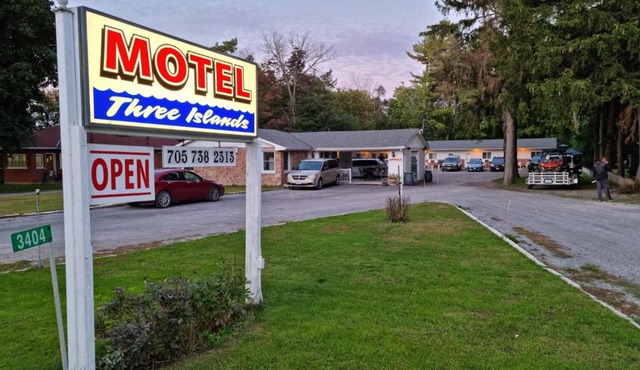 Three Island Motel