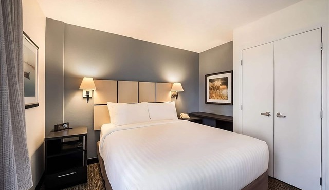 Three Pet-friendly Units! Comes with Full Kitchens, Near Six Flags Over Texas!
