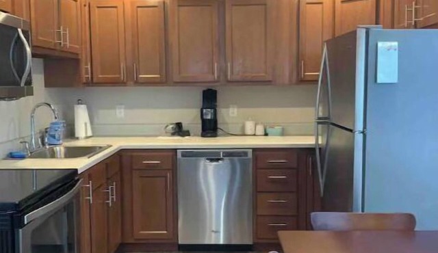Tiny Home, Spa Next Door, Deck, Walk to Farmers Market
