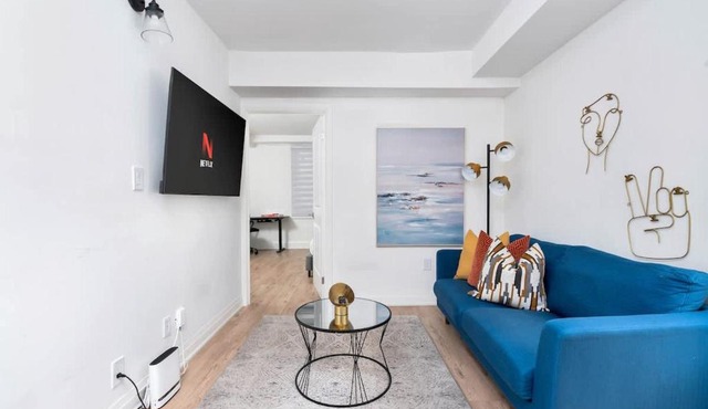 TO Chic 3BR Ossington Hub Near Subway & Shops