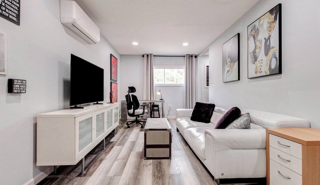 Tranquil Retreat in Spring, The Woodland & Houston
