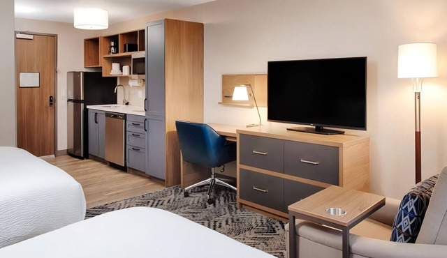 Tranquil Suite Ideal for Extended Stays Macomb Attractions - Pet Friendly!