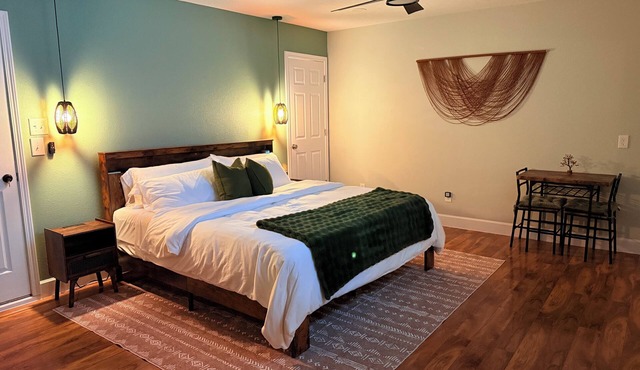 Tranquil Suite Private Bath + Entry