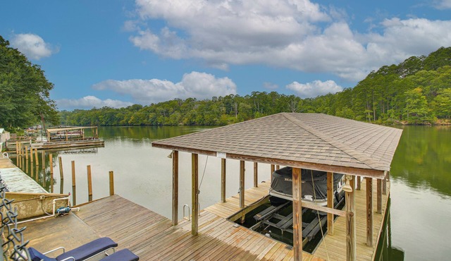 Tranquil Views: Riverfront Retreat in Hot Springs!