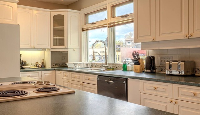 *TransCanada* AC+3BR+3Sofa Bed upto 12 sleeps in Calgary