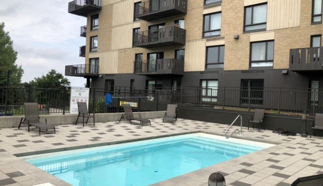 Trendy 2BR Apt with Pool, Near Place Sainte-Foy