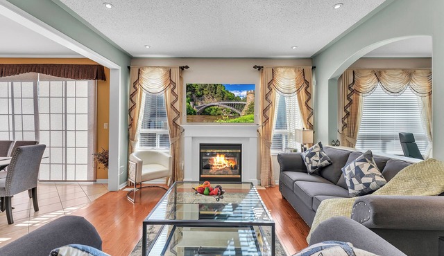 Trendy and Cozy - 4BR & 3.5WR - Spacious and Family Friendly Detached - Retreat
