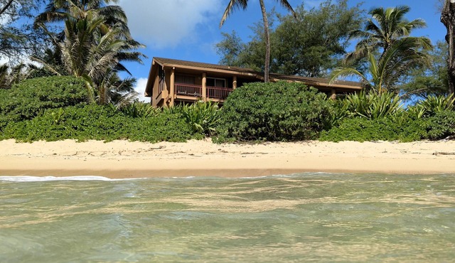 True beachfront 5-bedroom house in Haena perfect for family getaways.