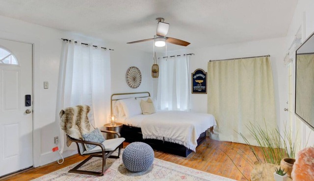 Tucker #2 (Studio) · Studio Oasis+Private Patio -Super Walkable-Midtown in Memphis