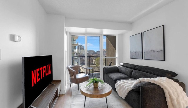 TwentyTO - Free Parking - 2 min to Rogers Centre